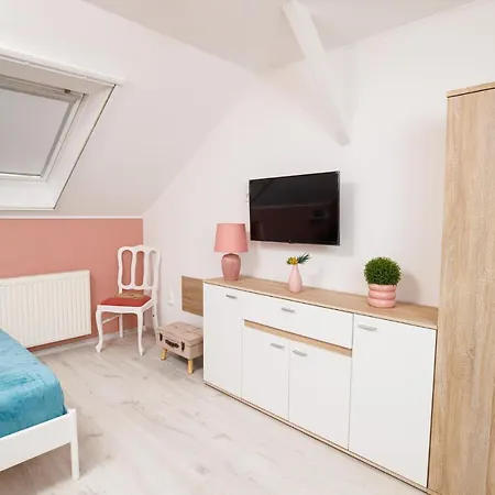Apartment Szive - Becsi Szinek Apartman
