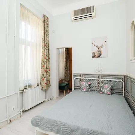 Apartment Szive - Becsi Szinek Apartman