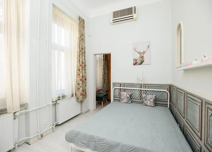 Апартаменты Szive - Becsi Szinek Apartman