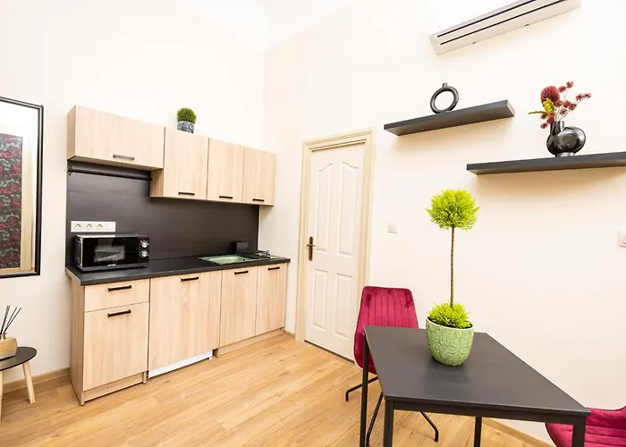 Апартаменты Szive - Becsi Szinek Apartman *