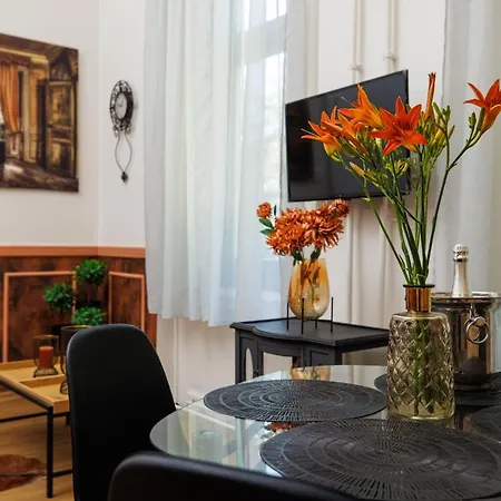 Szive - Becsi Szinek Apartman شقة سيغيد