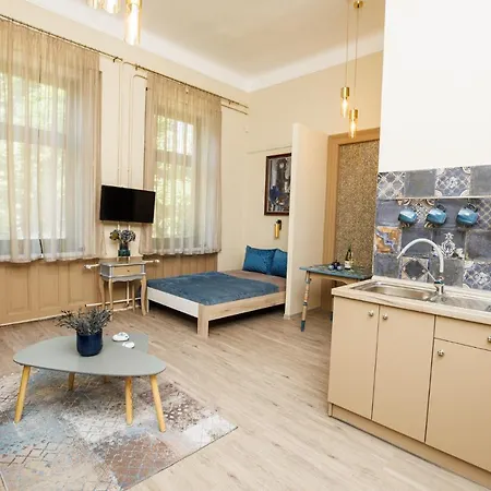 Szive - Becsi Szinek Apartman سيغيد