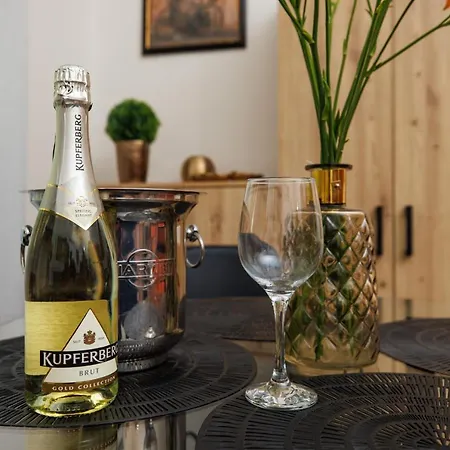 شقة Szive - Becsi Szinek Apartman *