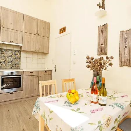 Szive - Becsi Szinek Apartman شقة سيغيد