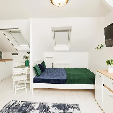 شقة Szive - Becsi Szinek Apartman سيغيد