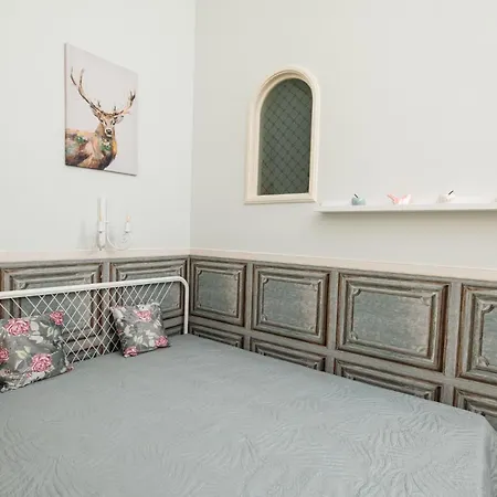 Szive - Becsi Szinek Apartman * سيغيد