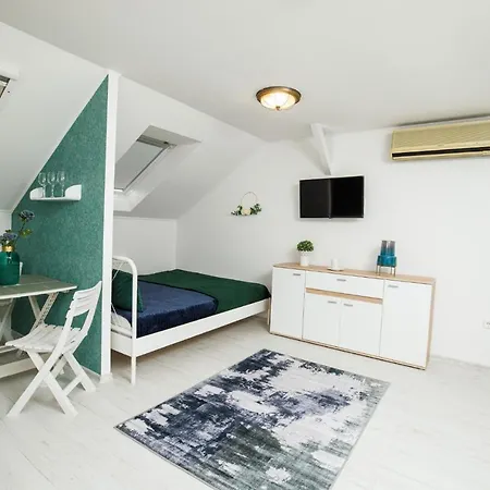 Szive - Becsi Szinek Apartman شقة سيغيد