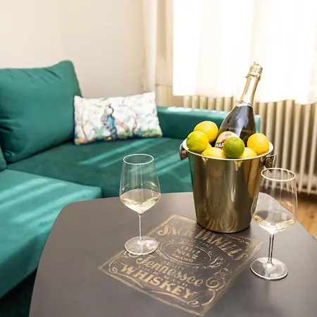 Szive - Becsi Szinek Apartman Apartament Segedyn