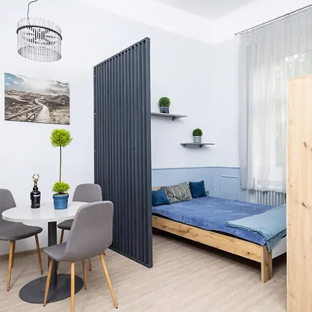 Szive - Becsi Szinek Apartman سيغيد