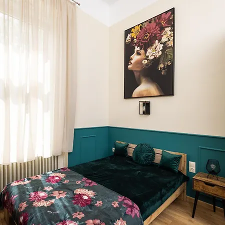 Szive - Becsi Szinek Apartman شقة سيغيد
