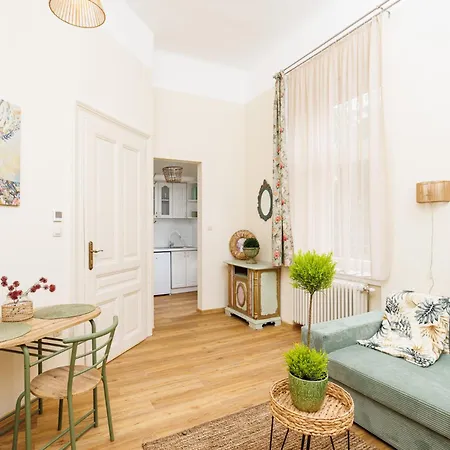 Szive - Becsi Szinek Apartman * سيغيد