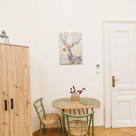 Szive - Becsi Szinek Apartman شقة سيغيد