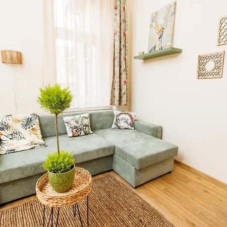 Szive - Becsi Szinek Apartman * سيغيد