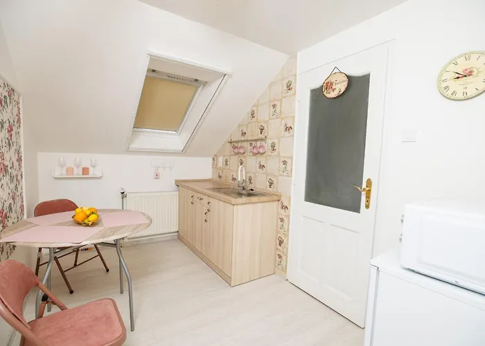 Szive - Becsi Szinek Apartman * Segedyn