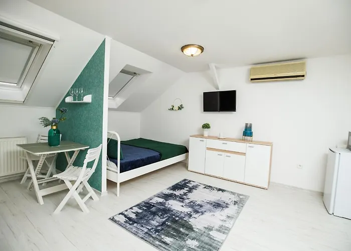 Szive - Becsi Szinek Apartman Apartament Segedyn