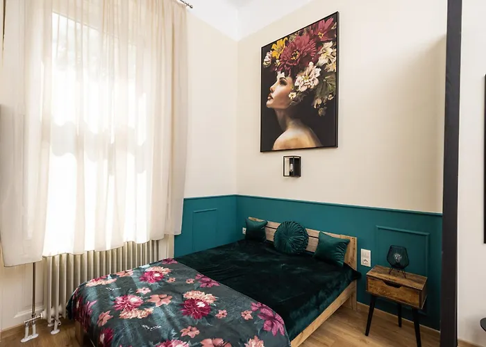 Szive - Becsi Szinek Apartman Apartament Segedyn